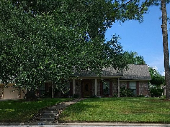 Great Neighborhood...Custom homes...Large lots...Wide streets...Large, Mature Trees