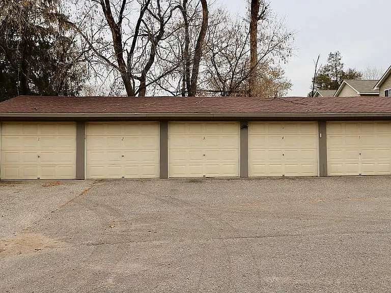 1114 Greenvale Ave W — Photo 29