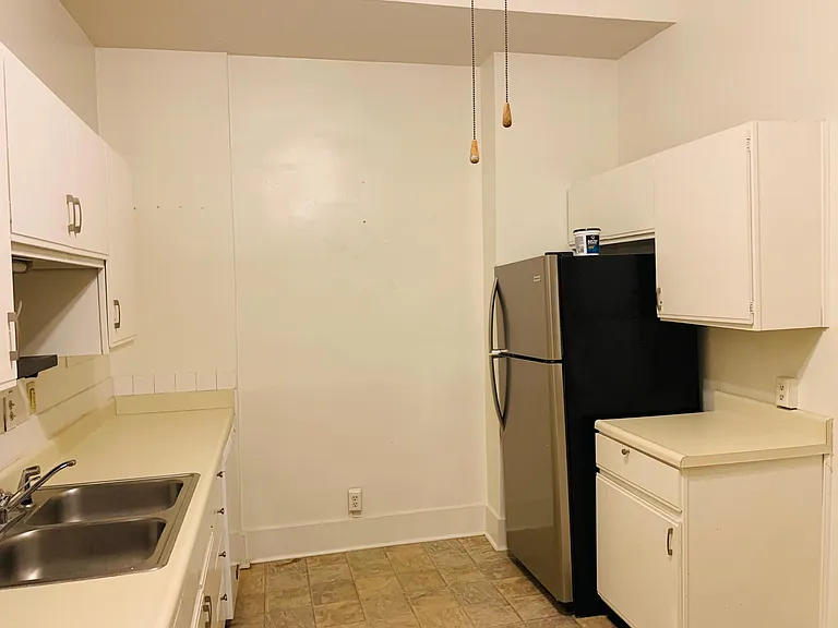 327 SE 2nd St #B — Photo 6