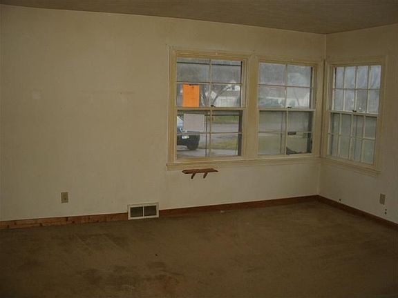 4th image of 1925 Emerald Ct