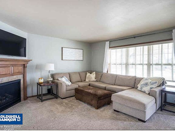Spacious livingroom!