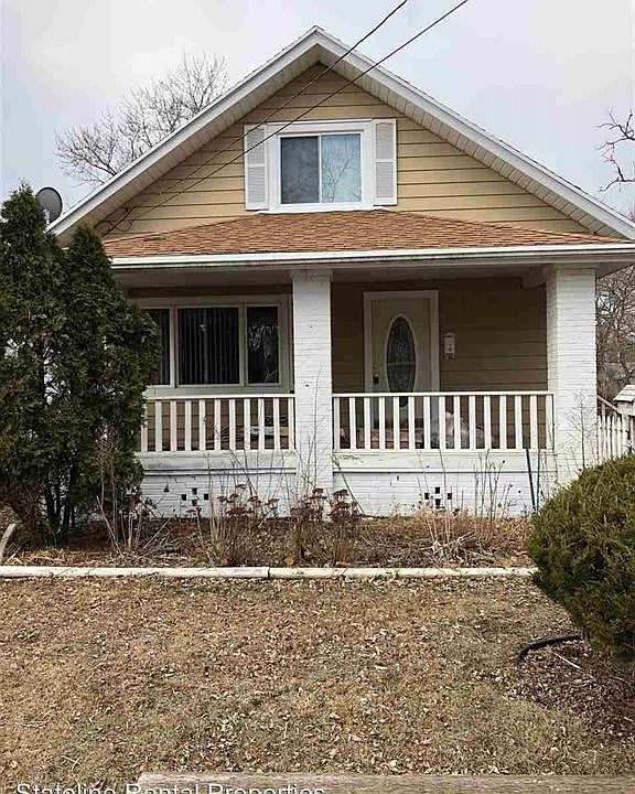1st image of 3013 10th St