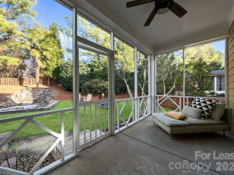 18047 Northport Dr — Photo 10