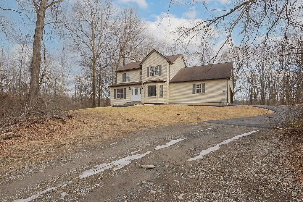 5 bed, 2428 sqft, $4,250 — Photo 1