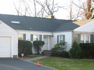 7 Lakeview Rd, New Rochelle, NY 10804