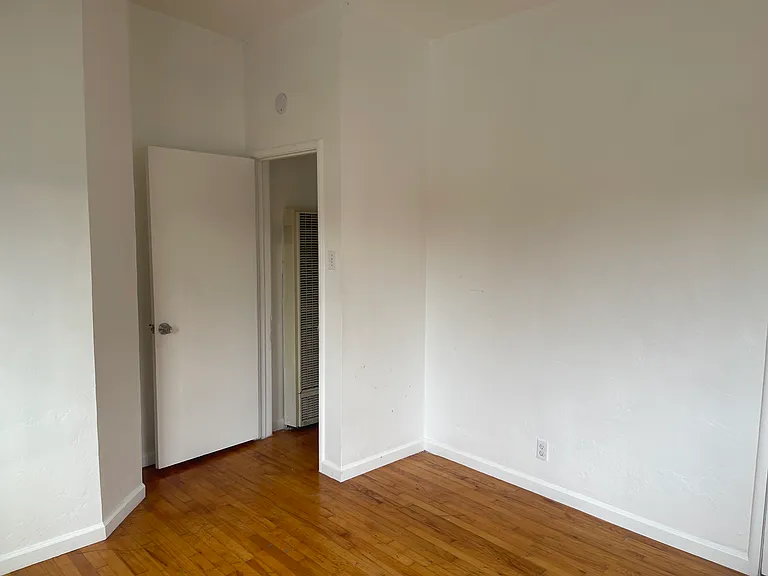 991 Suiter St #B — Photo 7