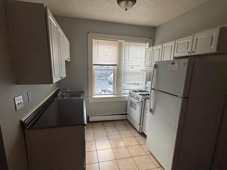 335 Wells St #2 — Photo 2
