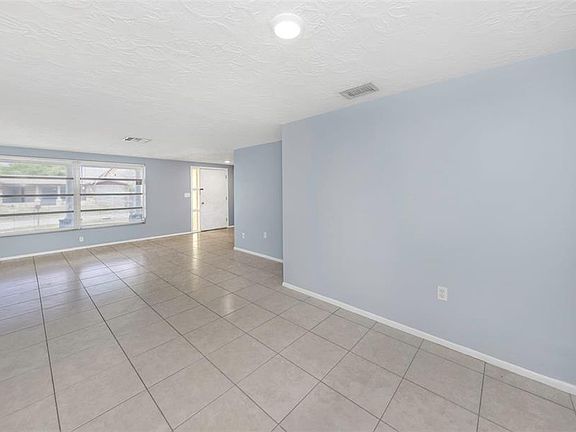 3rd image of 5804 Bantam Ave