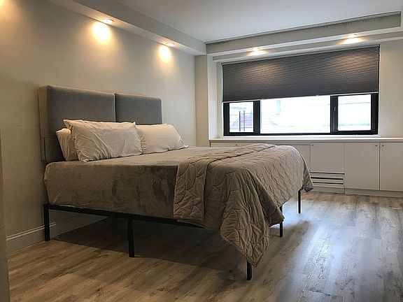 Master Bedroom (King-sized)