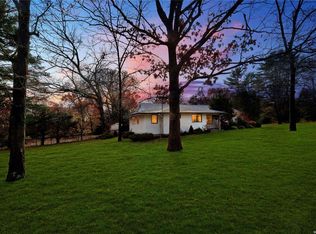 6 Overlook Dr, Syosset, NY 11791