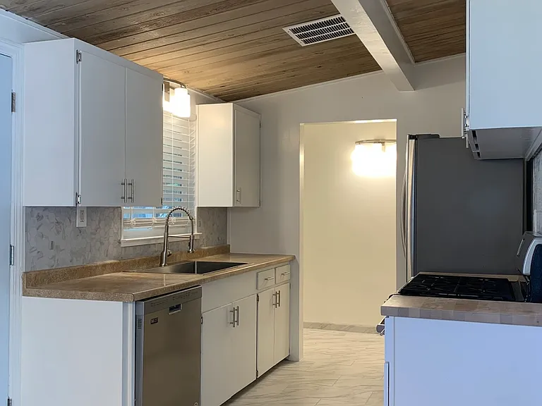 760 Rosemont Ave #1 — Photo 4