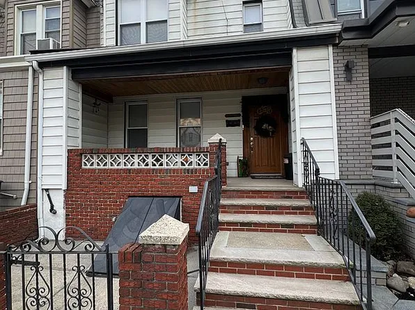 7824 68th Ave, Middle Village, NY 11379