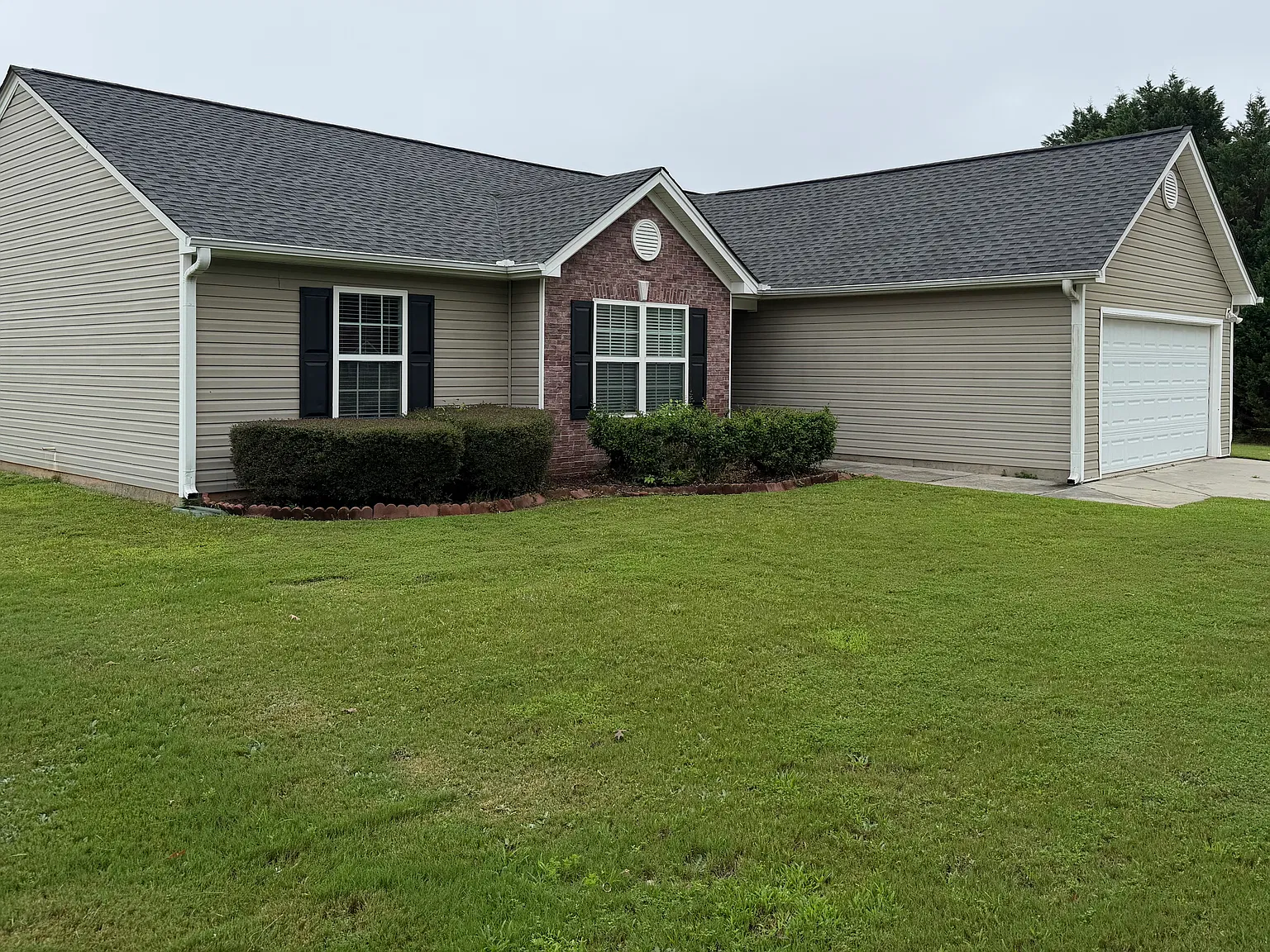 3 bed, 1356 sqft, $2,000 — Photo 1