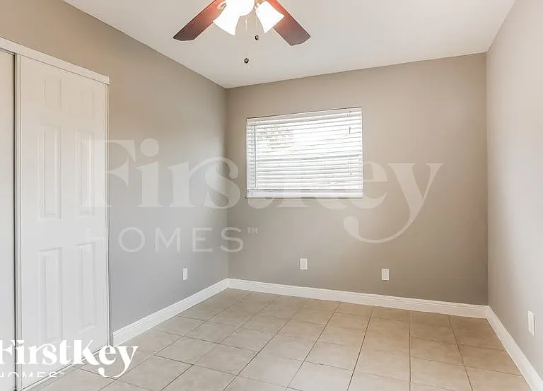 711 NE 30th St — Photo 11