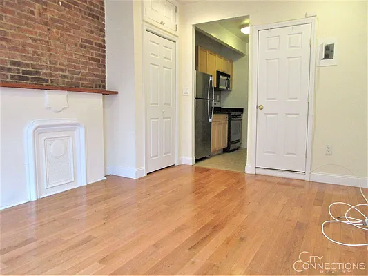 Rented by City Connections Realty | media 15