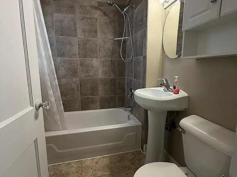 2626 Dewey Ave #6 — Photo 10