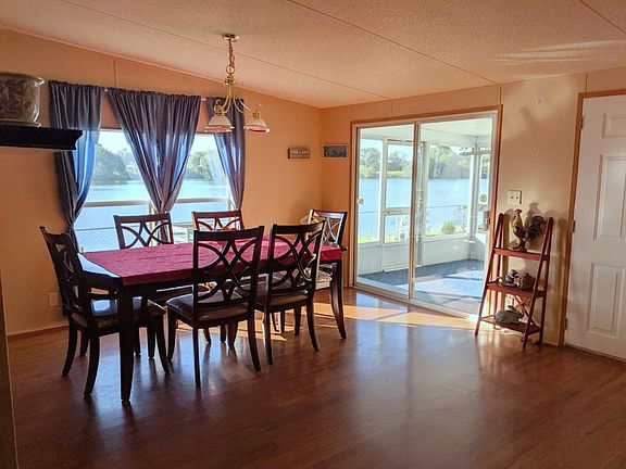 5th image of 93 Lake Pointe Dr