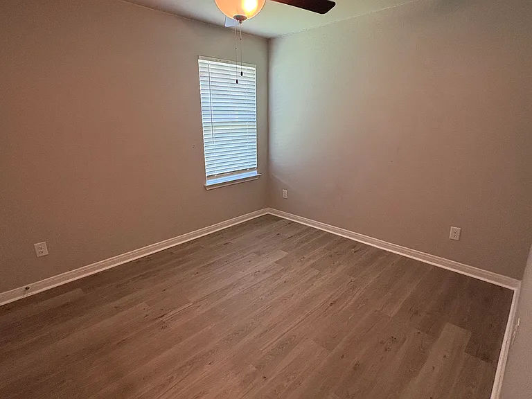 11600 Solar St — Photo 7