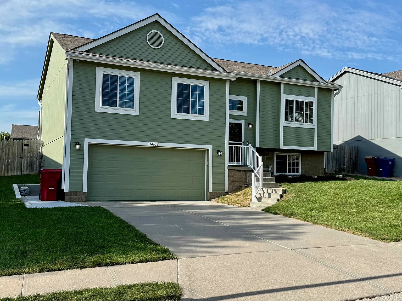 3 bed, 1575 sqft, $2,450 — Photo 2