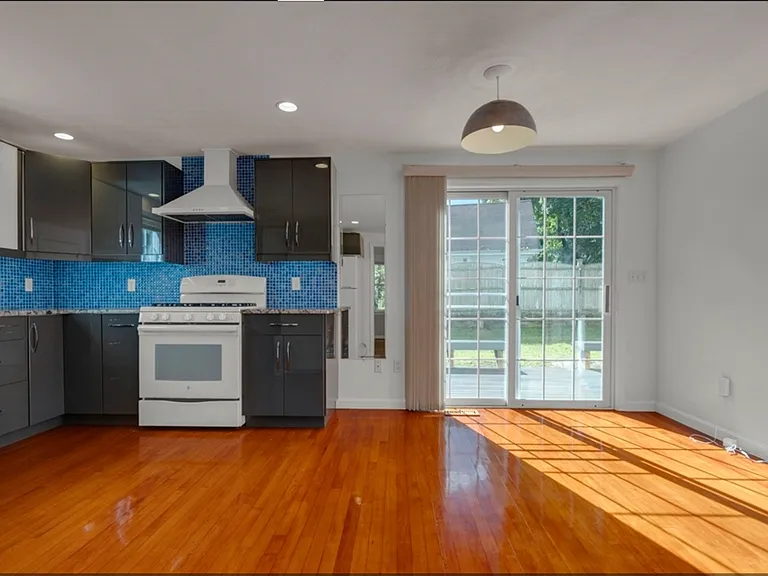 577 Winter St — Photo 19