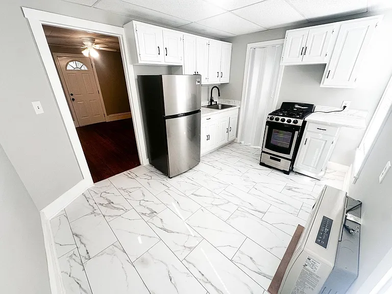 320 Lowell St #2 — Photo 2