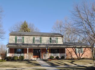 1115 N Carlyle Ct, Arlington Heights, IL 60004