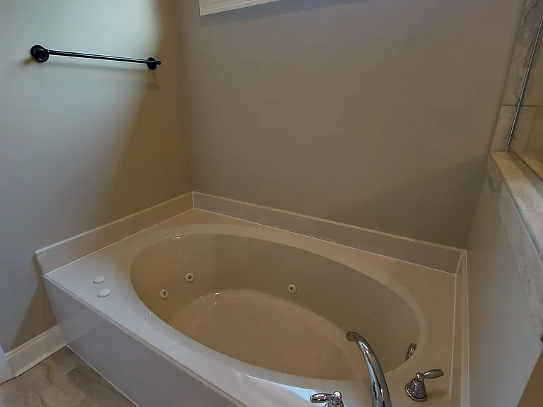 5285 Hurt Rd — Photo 11