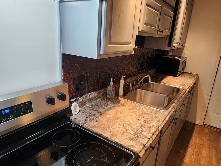642 W Penn St — Photo 26