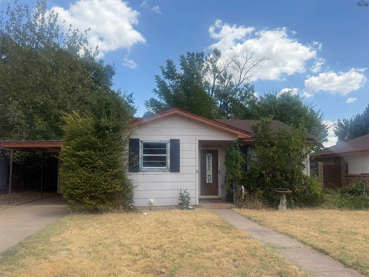 2 bed, 1.0 bath, 788 sqft, $1,300 — Photo 1