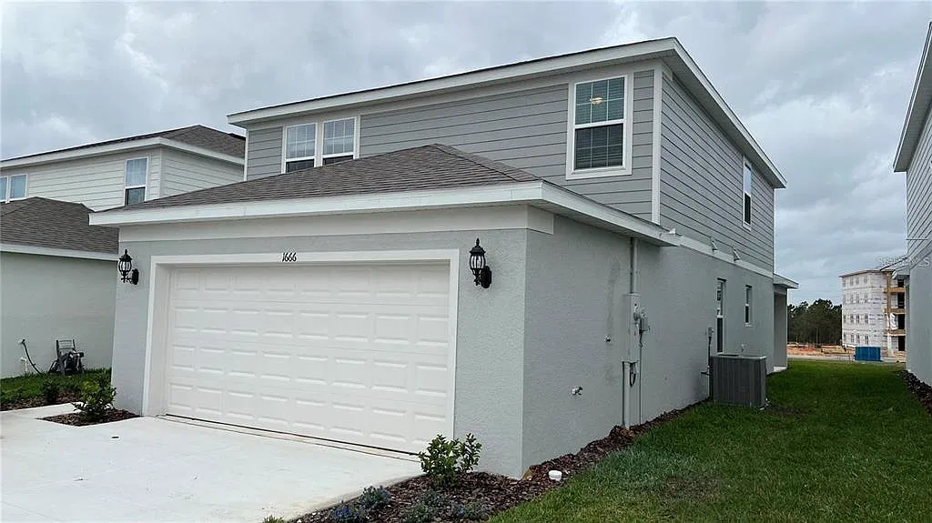 4 bed, 3.0 bath, 2217 sqft, $2,495 — Photo 2