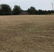 2nd image of 1010 Summit Dr