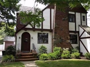 3822 218th St, Bayside, NY 11361