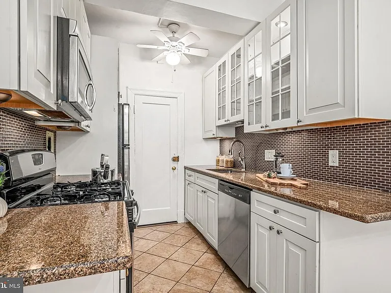 2032 Belmont Rd NW #123 — Photo 11