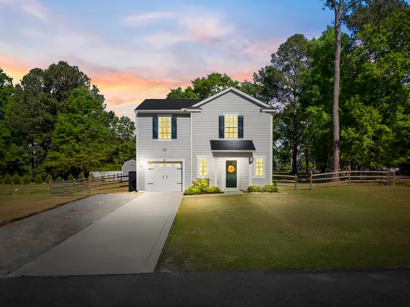400 Century Ln, Cameron, NC 28326