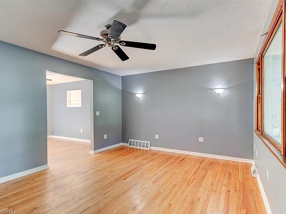 4th image of 1831 Lake Ave
