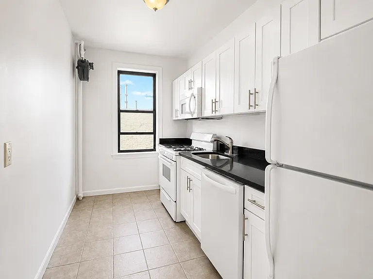 165 Pinehurst Ave #5D — Photo 7