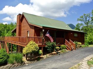 1810 Morning Eagle Ln, Sevierville, TN 37876