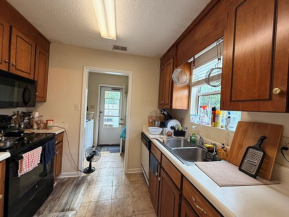 5th image of 103 Lauren Cir