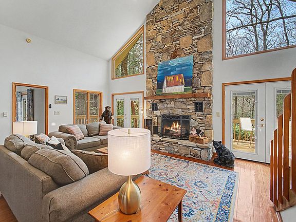 2nd image of 120 Holly Forest Ct