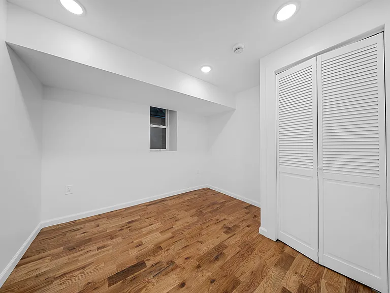 1111 53rd St #BASEMENT — Photo 13