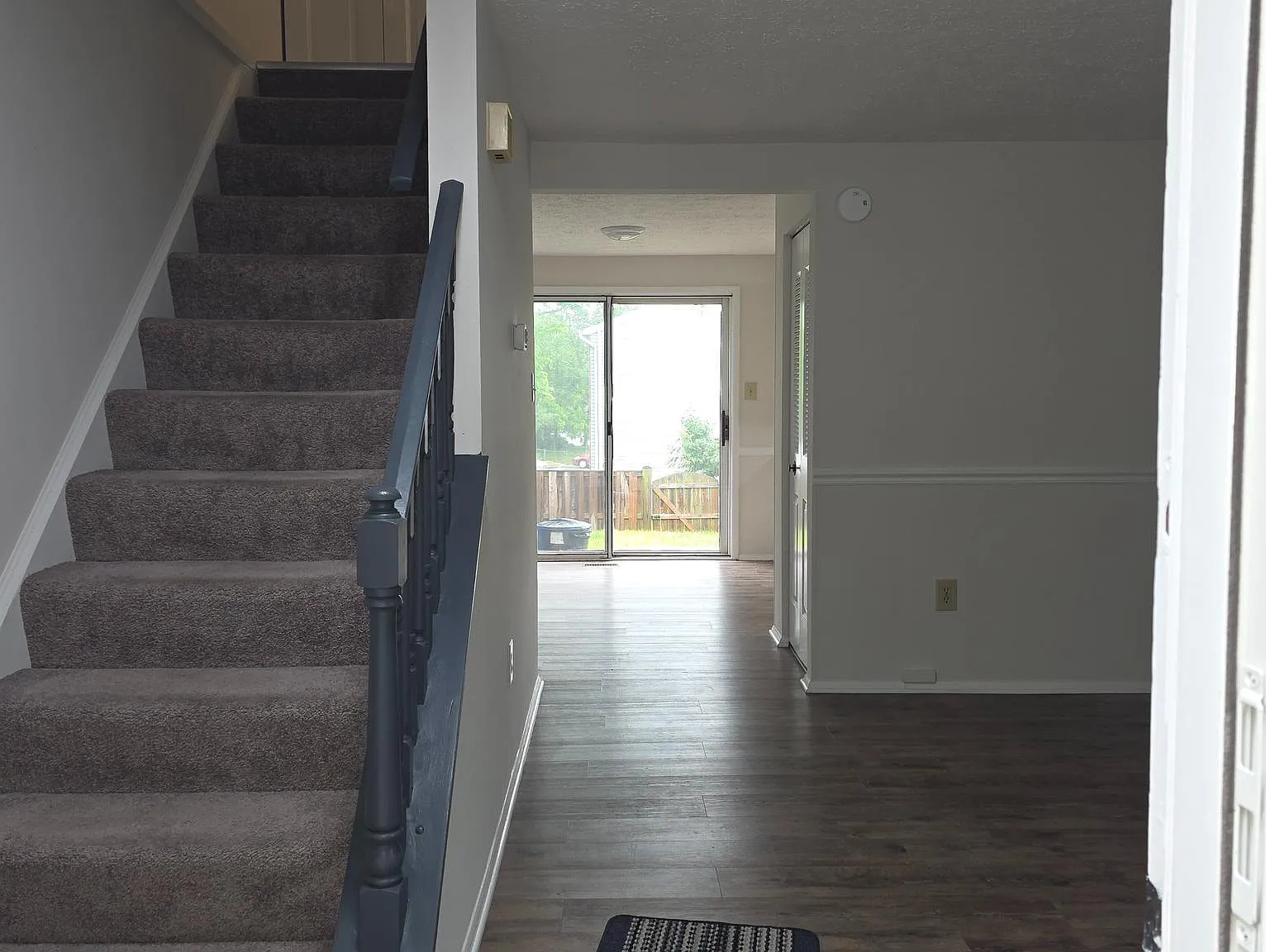 3 bed, 1.0 bath, 1730 sqft, $2,700 — Photo 3