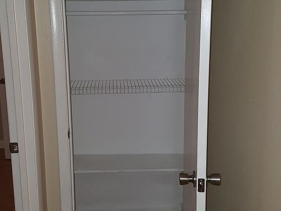 4th image of 202 Maple Dr APT A