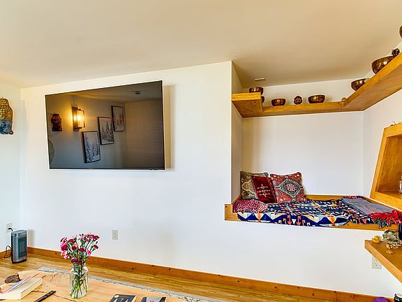 4th image of 205 10th St #2