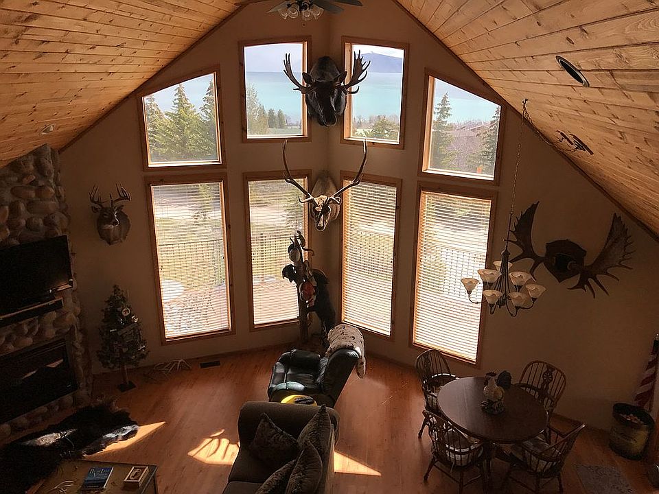 2nd image of 456 Lewis Loop