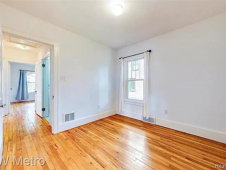 865 W Marshall St — Photo 9