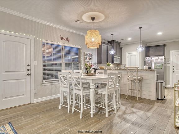 5th image of 122 Richards St #A