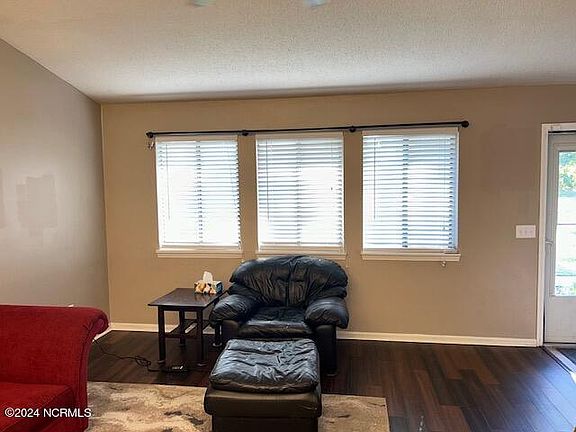 3rd image of 130 Fletcher Place