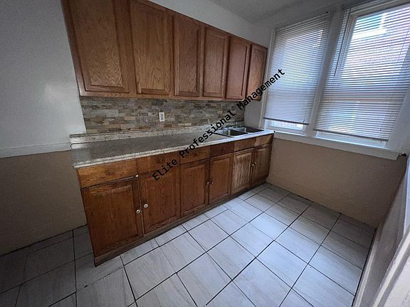 4th image of 2340 W Grand St APT 1