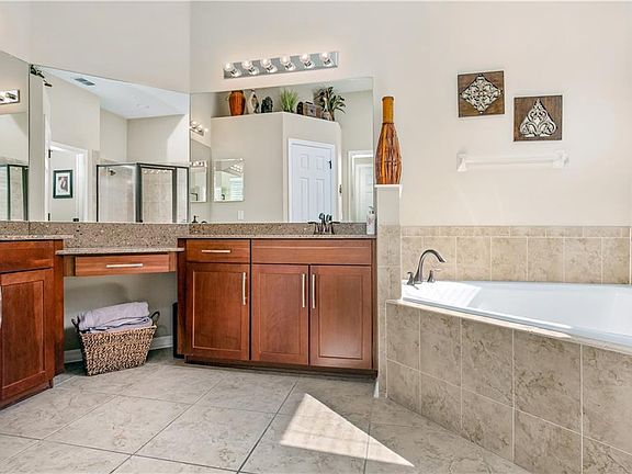 4th image of 15324 Firelight Dr