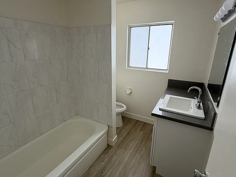 15044 Magnolia Blvd #5 — Photo 9